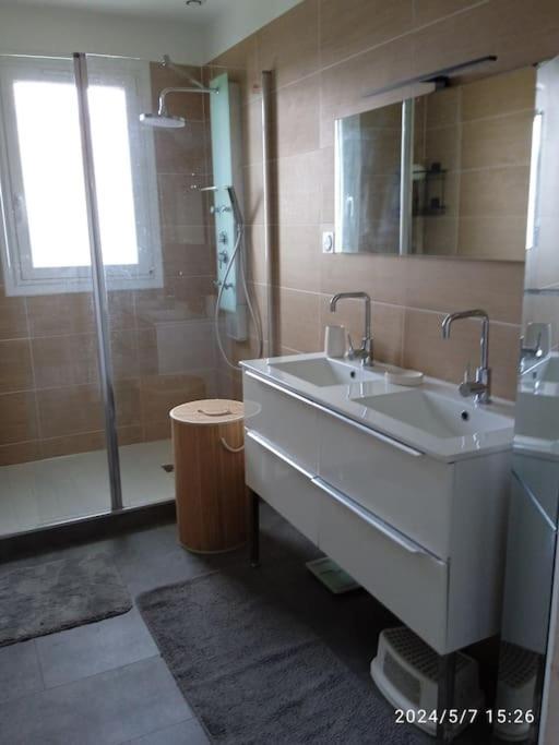 Charmante Maison De Ville Climatisee Avec Wifi Saint-Yrieix-la-Perche Zewnętrze zdjęcie